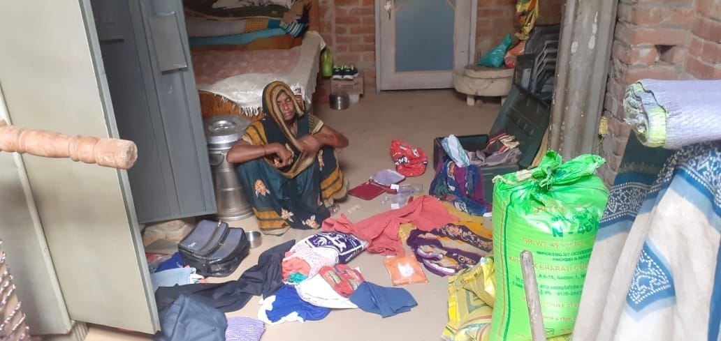 Jewelry worth eight and a half lakhs stolen from two houses