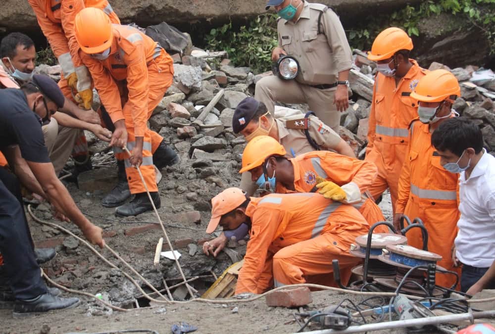 House collapsed after heavy rain in dehradun, Four family members Killed on spot, See visuals