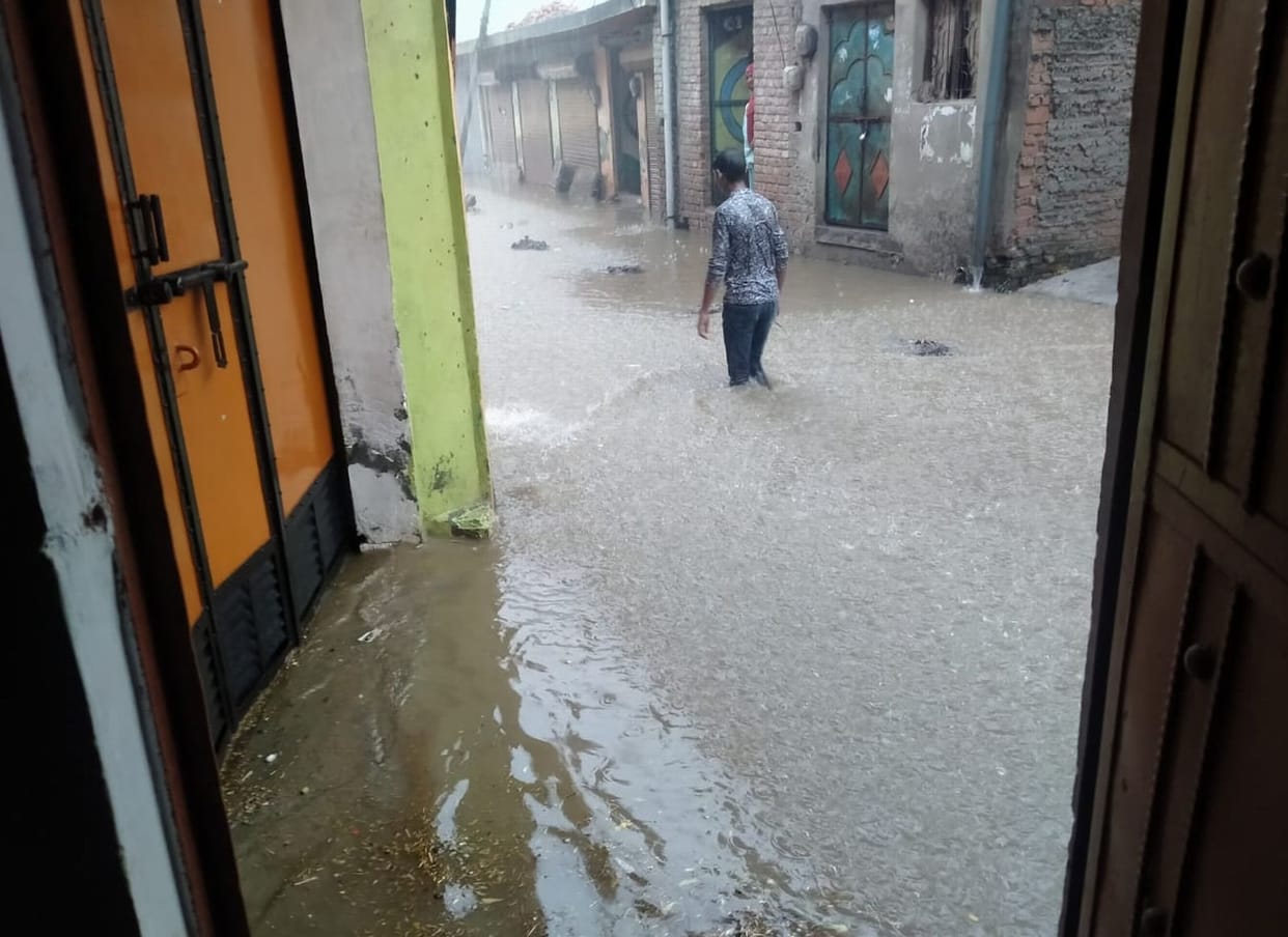 Water pours into homes due to waterlogging due to heavy rain