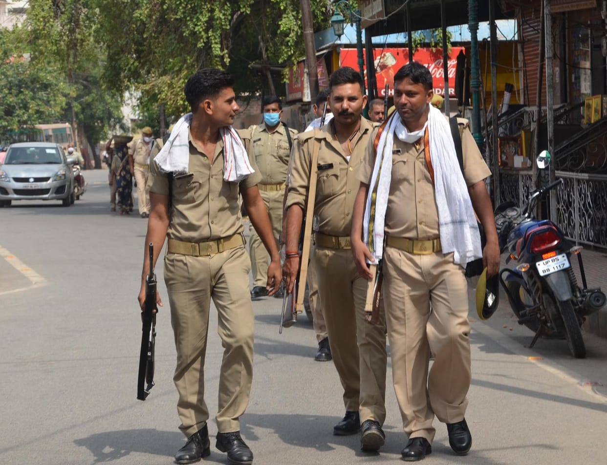 corona, infaction, policeman, without, mask, mathura
