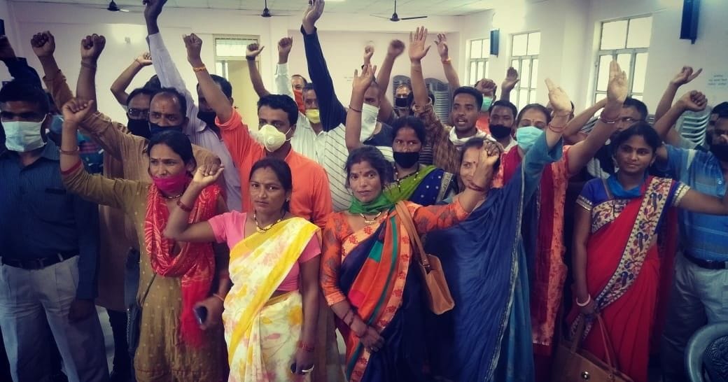 Shouted slogans in the block office