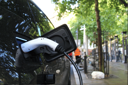 Delhi to get 100 new EV charging stations in next two months says Arvind Kejriwal News in Hindi