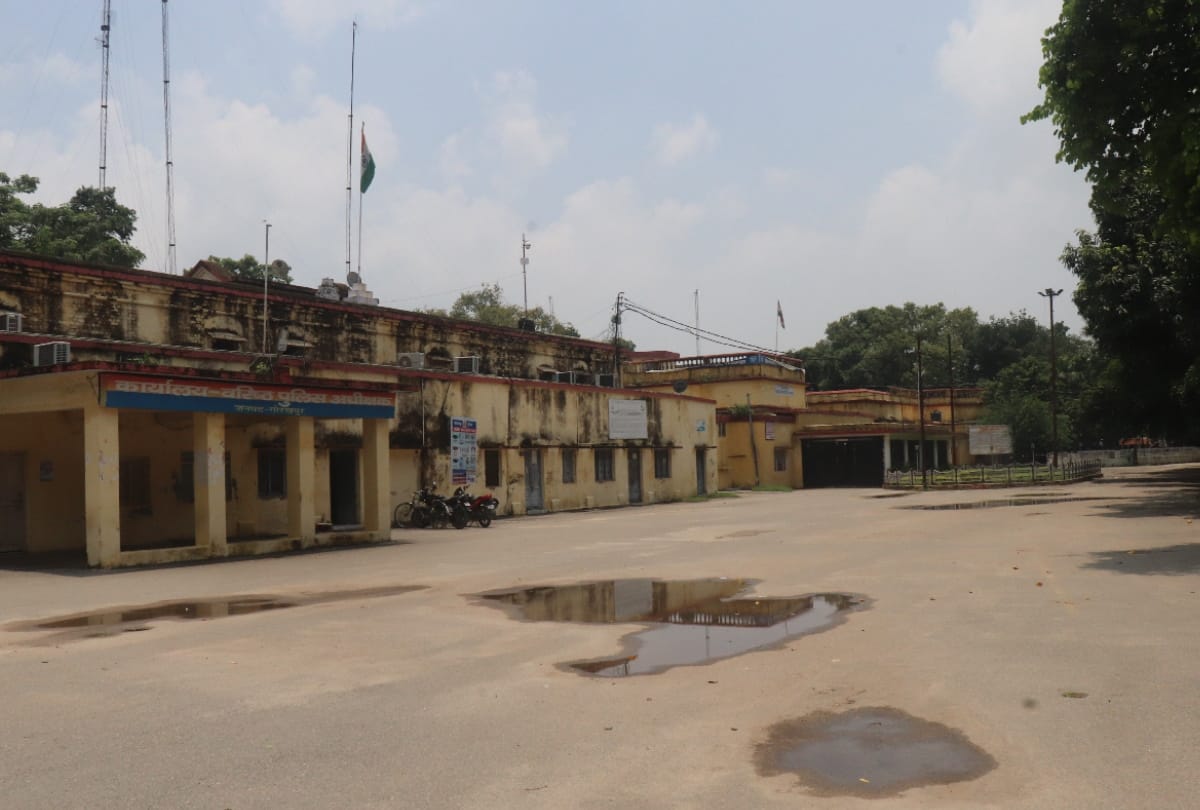 Gorakhpur commissioner GIDA and DPRO offices also closed for two days due to corona