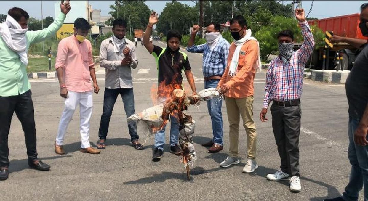 Youth Congress burnt effigy in protest against rising inflation