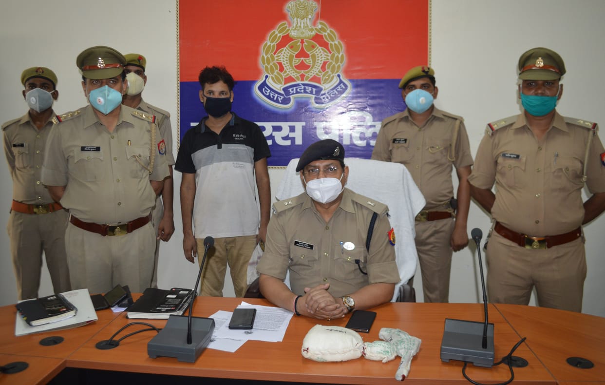 Hathras: Police recovered a vicious, tamancha and intoxicating powder after the encounter