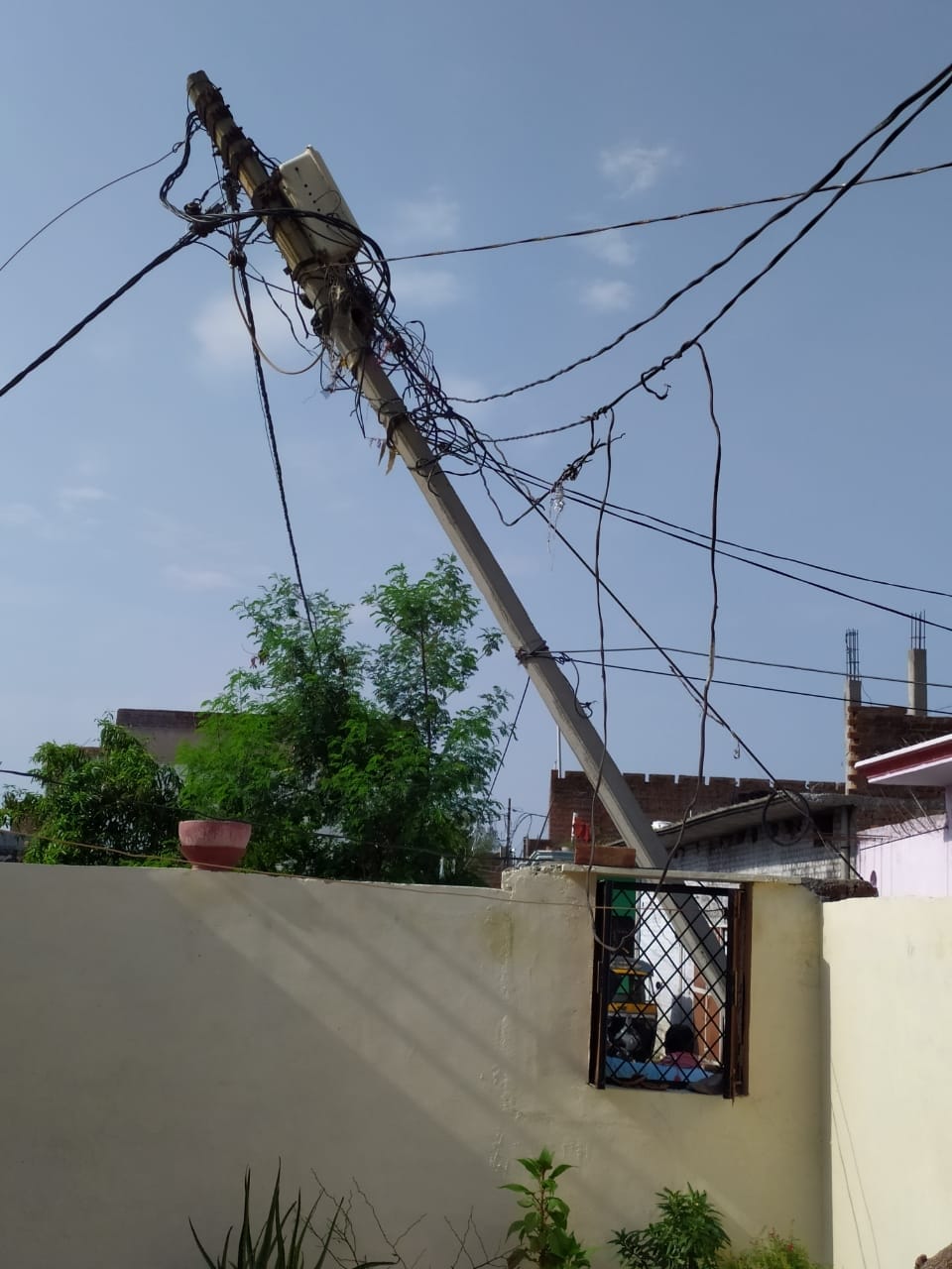 broken pole not changed