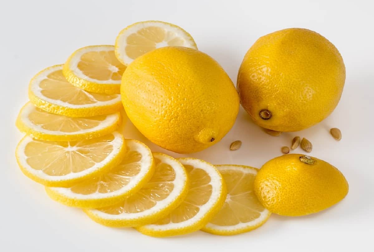 Beauty Tips how to clean you back of body with the help of lemon