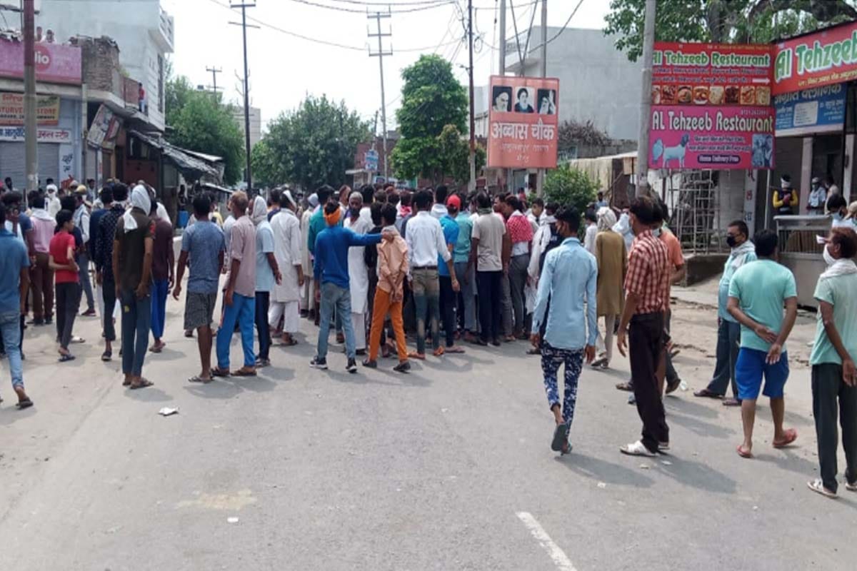 dispute between two groups due to possesion of shops villagers became angry on police action road jam