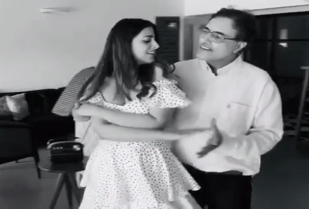 Kriti Sanon Sister Nupur Sanon Dance With Father Video Goes Viral