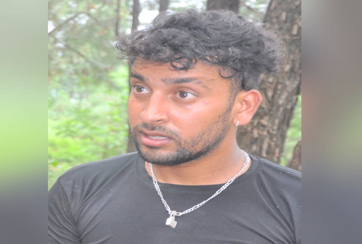 Paraglider stuck in tree, two pilots hanging for four hours in kangra himachal, see pics