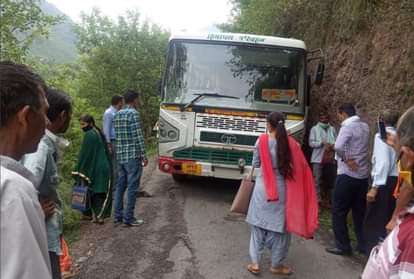 Himachal News : HRTC Bus break fails driver save life of passengers