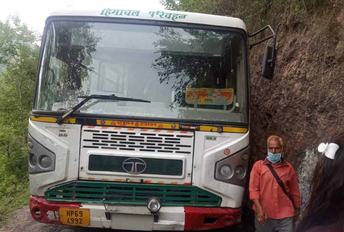 Himachal News : HRTC Bus break fails driver save life of passengers