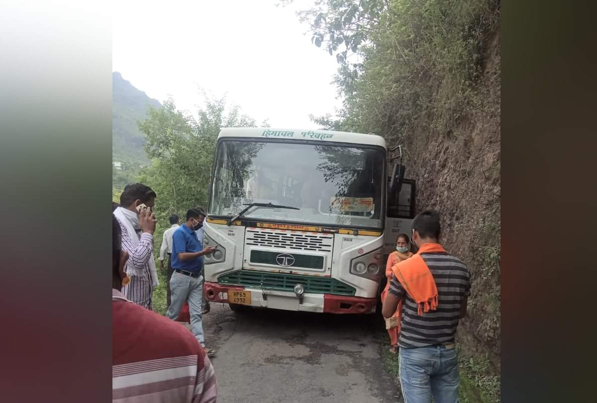 Himachal News : HRTC Bus break fails driver save life of passengers