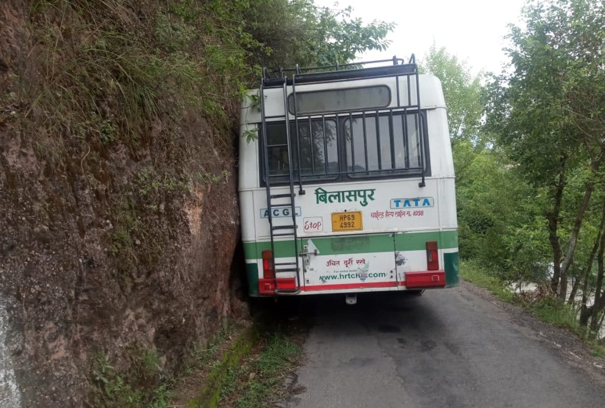 Himachal News : HRTC Bus break fails driver save life of passengers