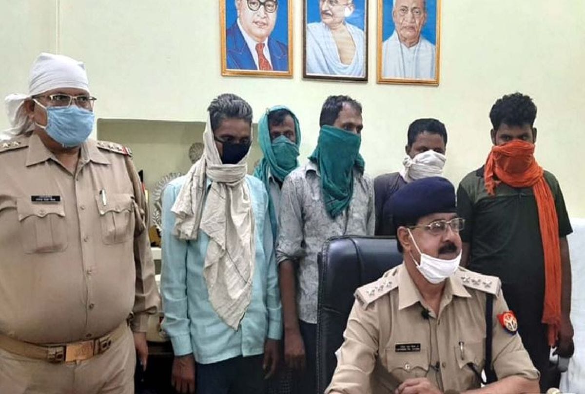 Kasganj Police Caught Illegal Arms Factory Crime News