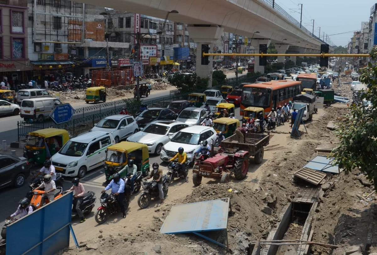 Preet vihar construction work pipeline traffic jam
