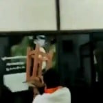 मनसे कार्यकर्ताओं ने की कृषि विभाग कार्यालय में तोड़फोड़