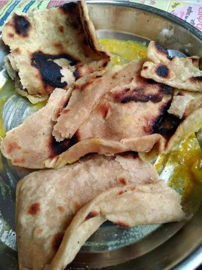Burnt bread, thick rice giving corona warrior to eat