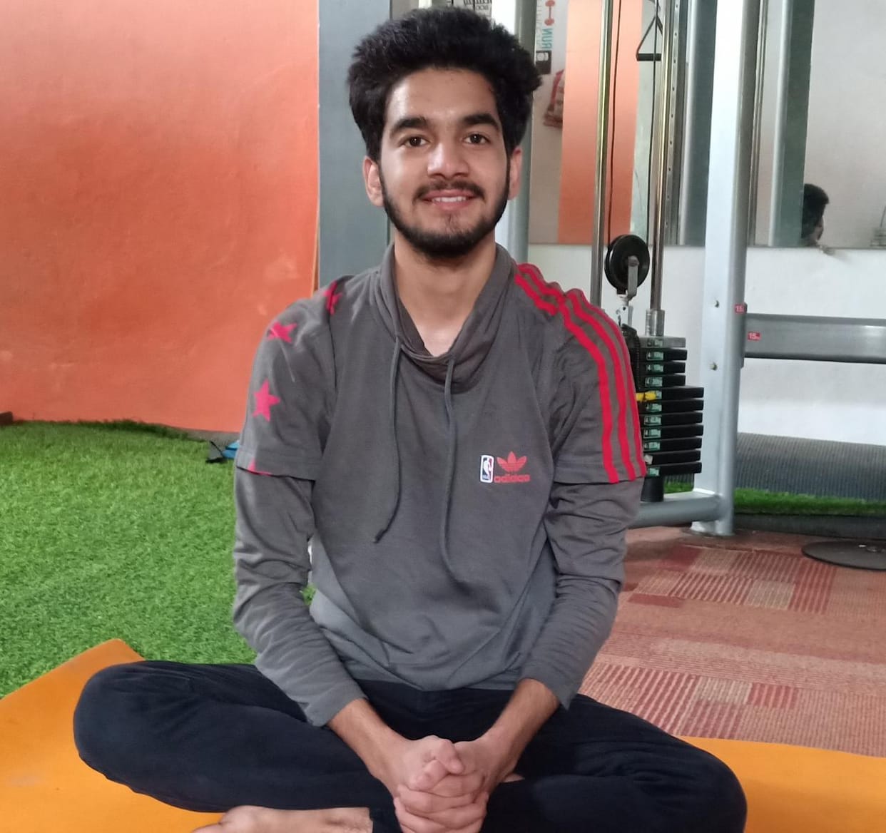 Yoga practitioners shone on the national flag