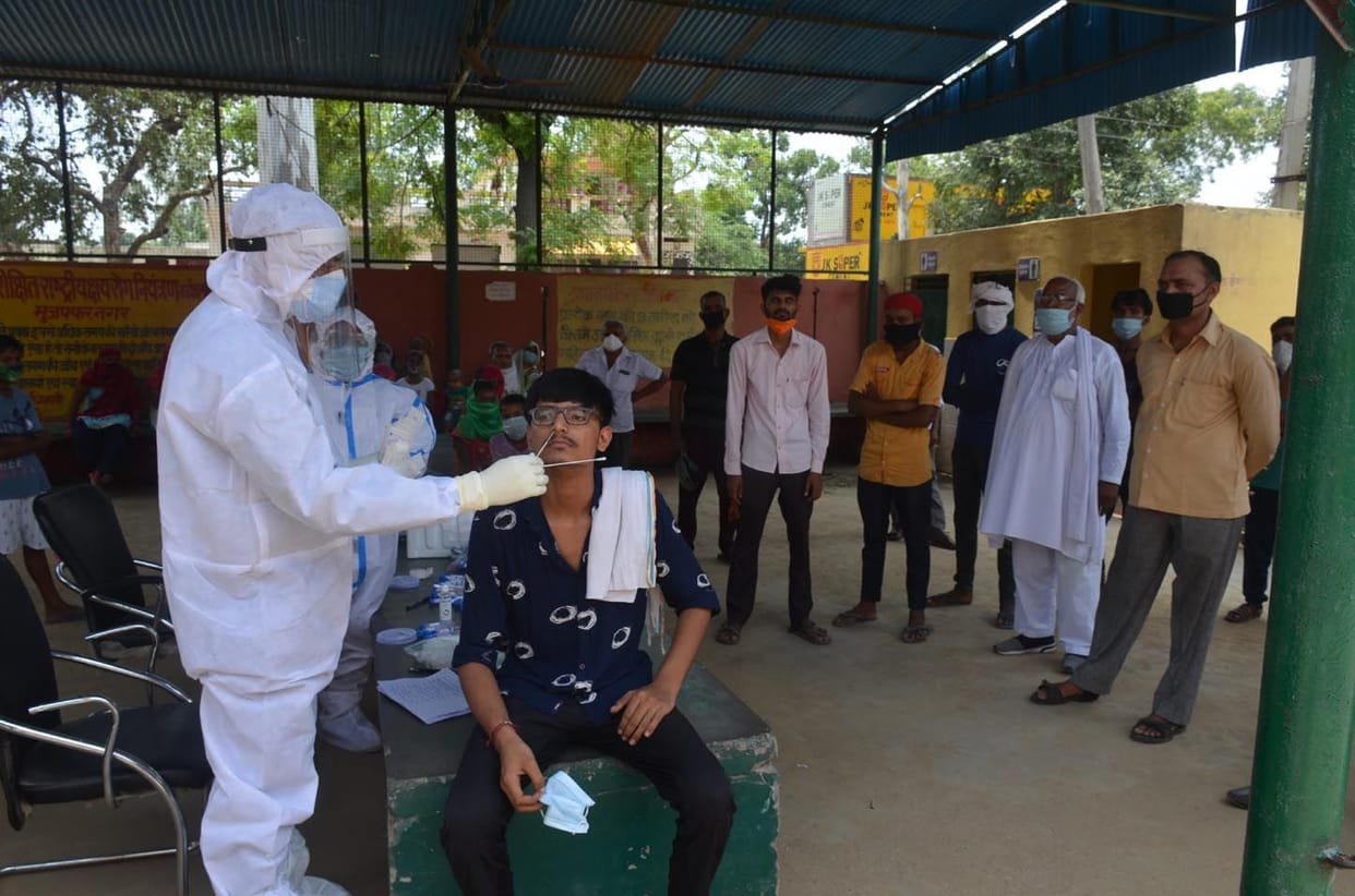 Woman dies of corona, 12 infected