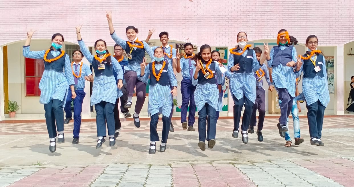 CBSE 10th: Navneesh tops the district, Akshat finished second