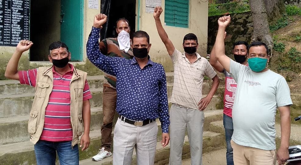 Slogans against corporation management by not celebrating Harela