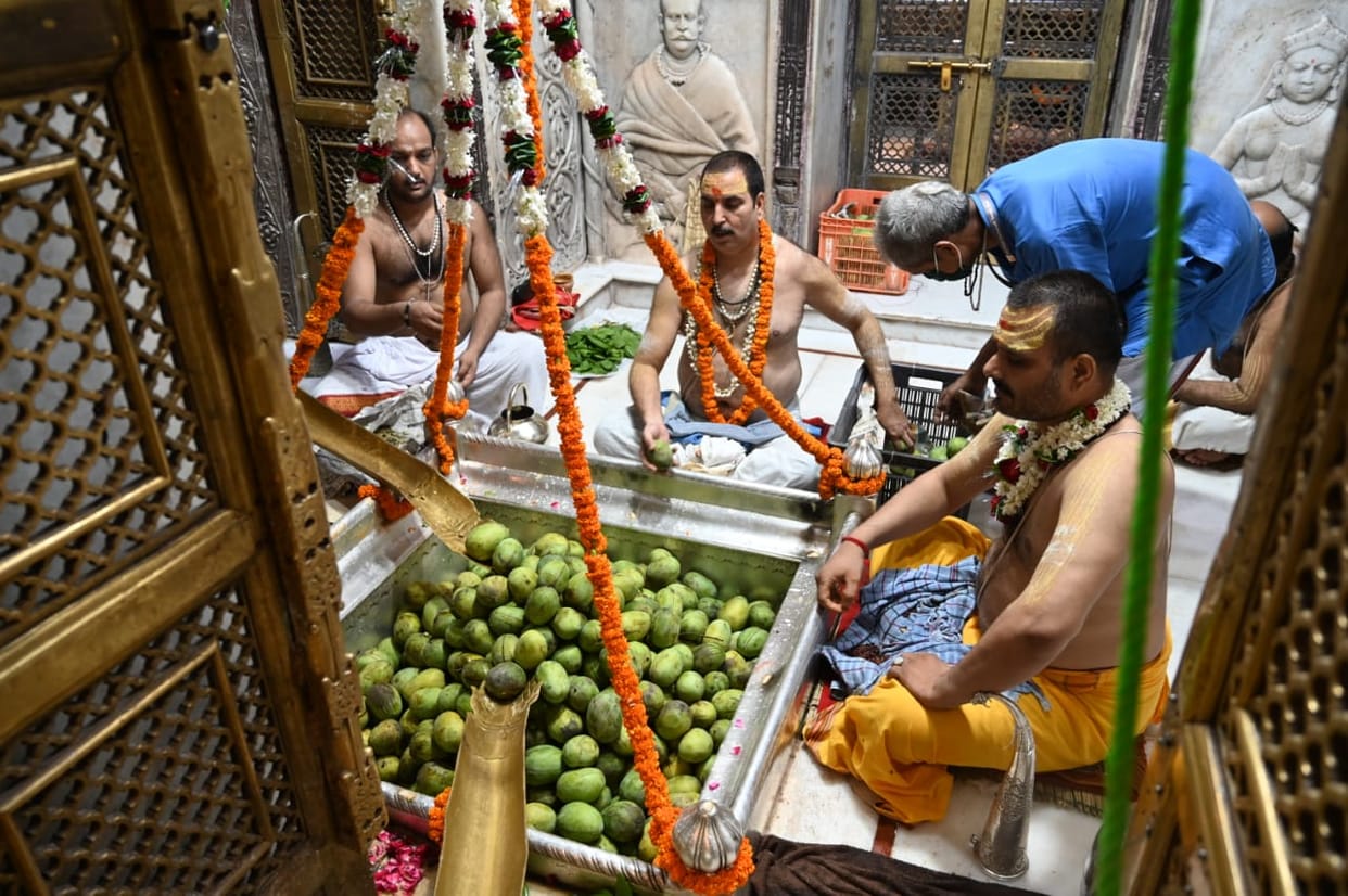 Devotees offer special enjoyment to Baba Vishwanath