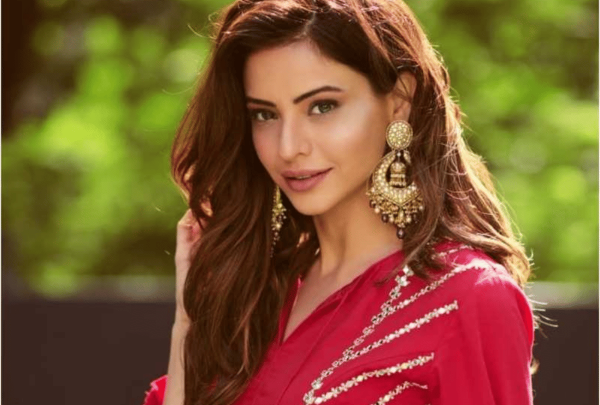 Actress Aamna Sharif birthday special know about her personal life an career