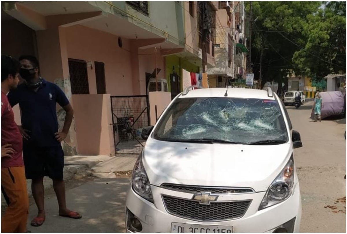 ghaziabad Uncontrolled car collided with several vehicles, one dead and 3 injured
