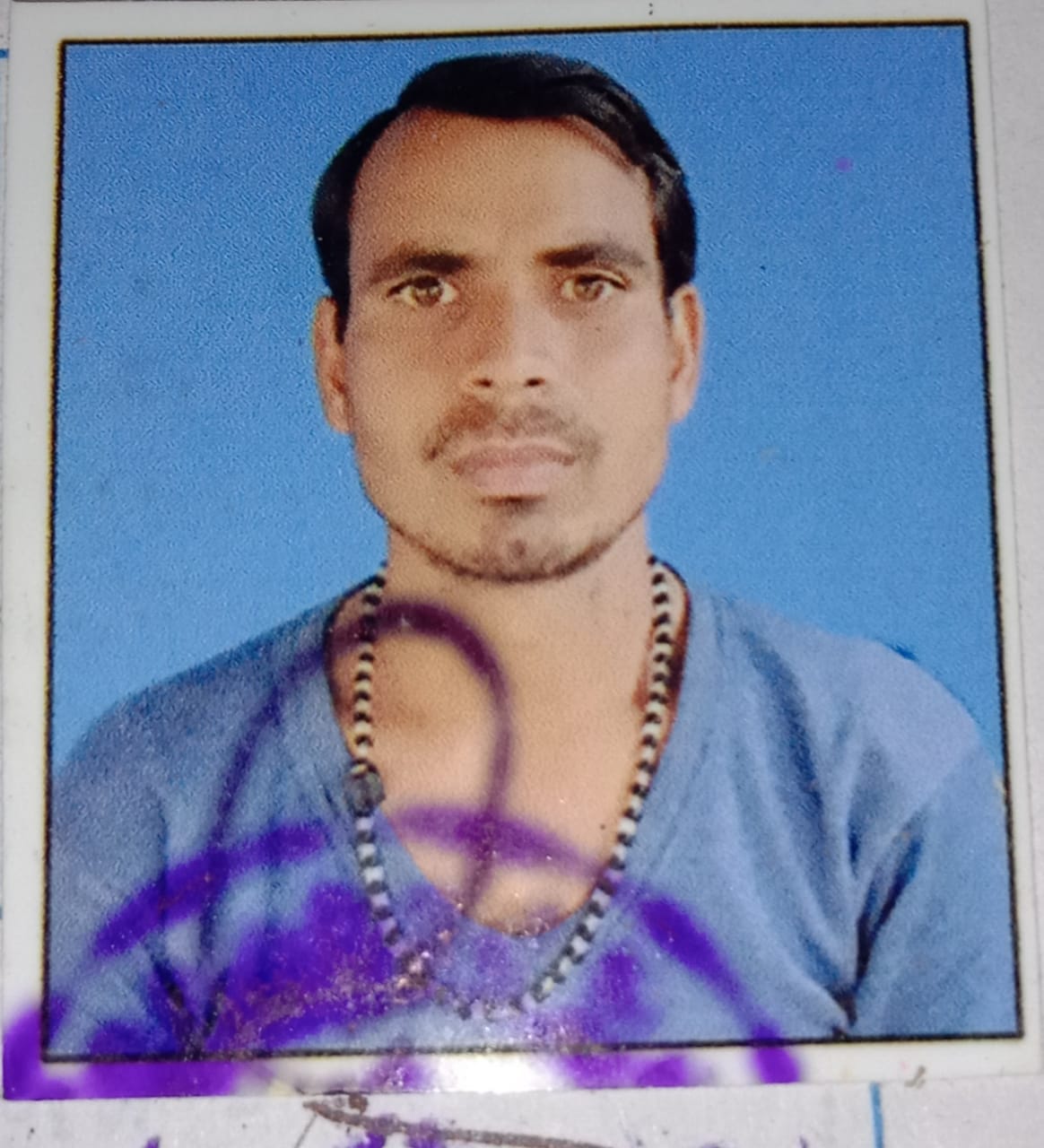 The mason who was building the wall died due to electric shock