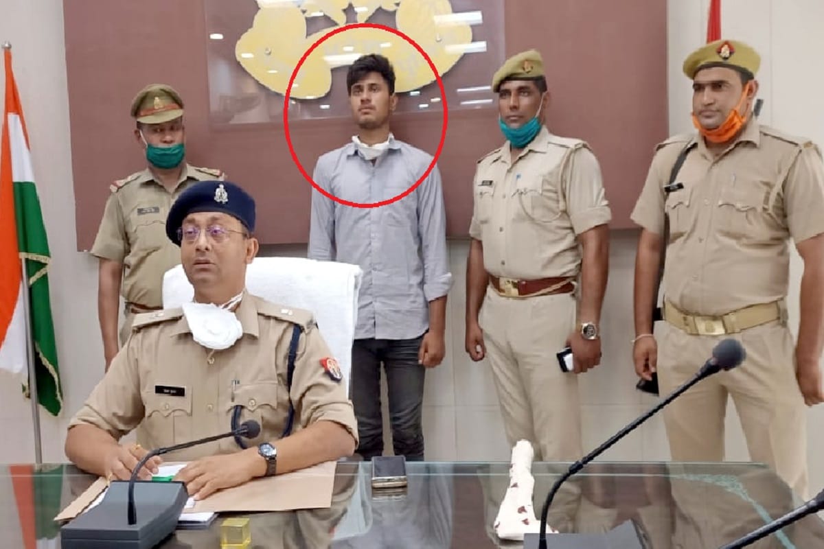 Double murder in bijnor: man was roaming in village with tamancha before husband wife murder