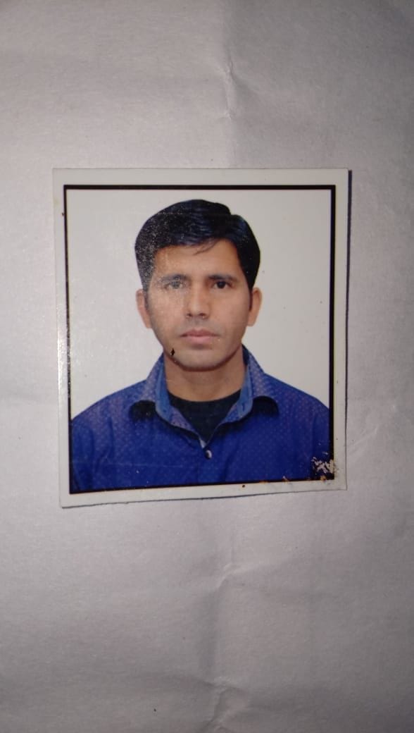 A young man died due to slipping while crossing the river