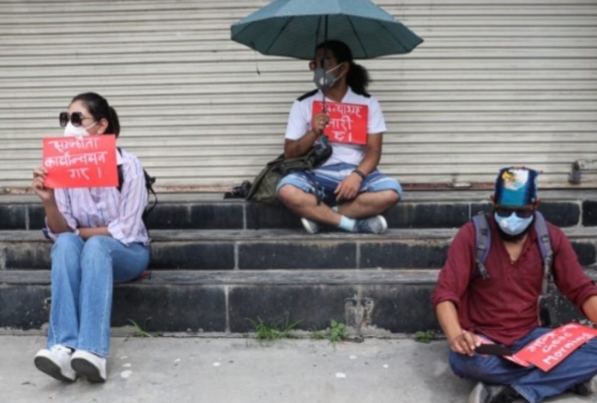 nepal student protest againts government for Corona infection