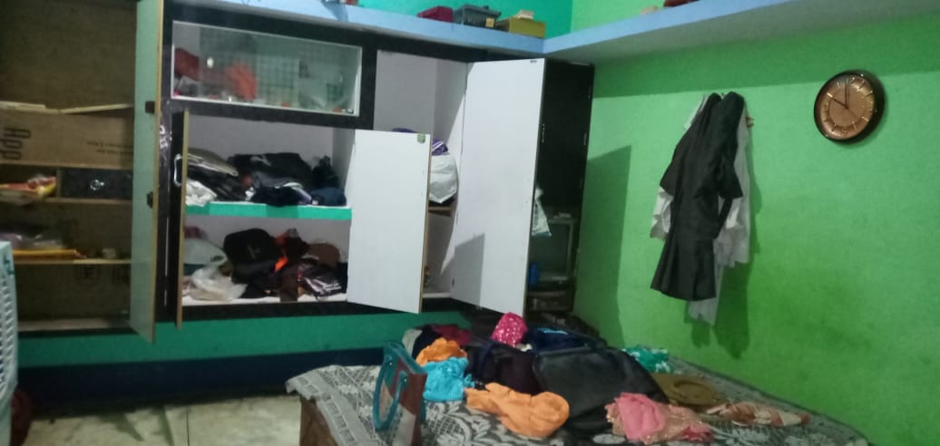 Jewelry including cash worth eight and a half lakhs stolen in mirzapur