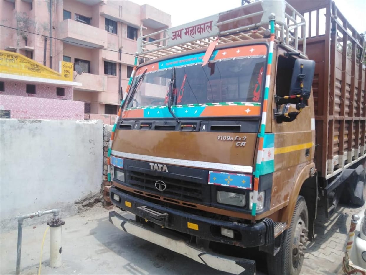 Hasayan: Vehicle carrying cows overturned, two cows died