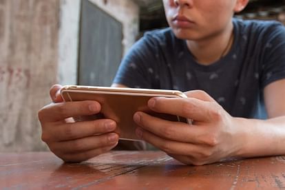 Kids Using Smartphones May Cause Mental Health Issues know how smartphones affect our lives