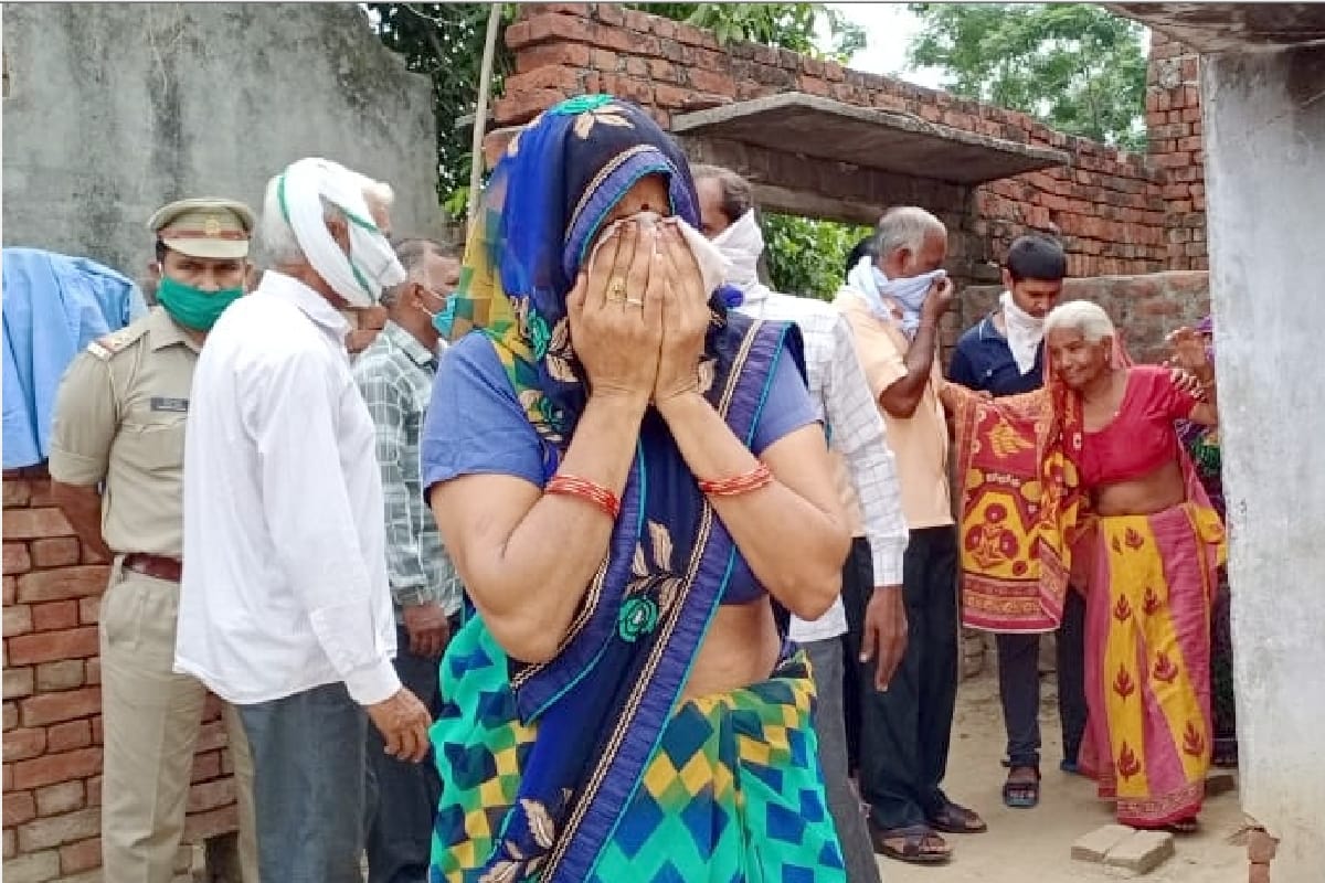 Double murder in bijnor: man was roaming in village with tamancha before husband wife murder