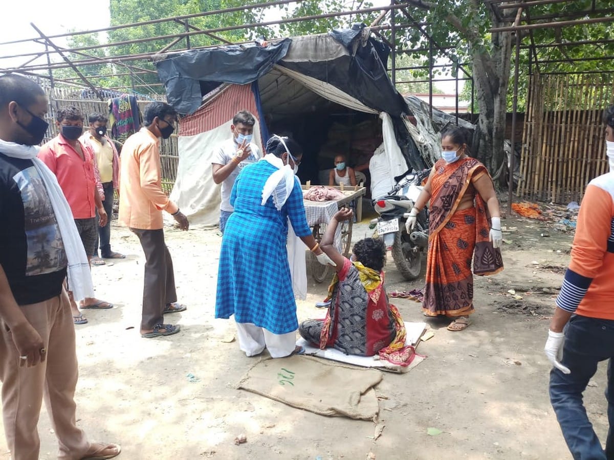 Woman gave birth to a child on road in chandauli up