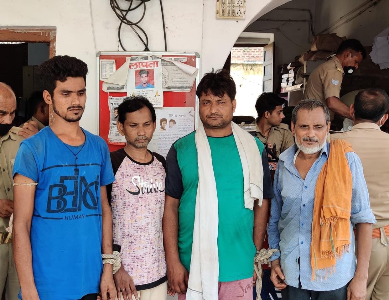 Four people arrested for biting animals in the house