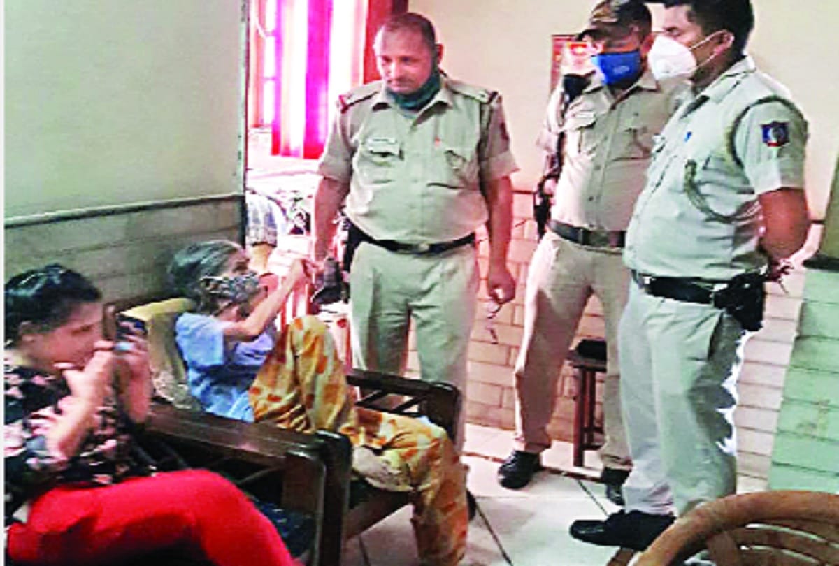 84-year-old elderly woman locked in double bed box, police saved her life