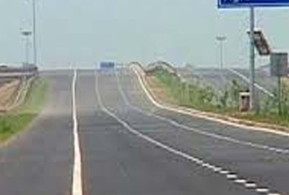 Son dies in accident on expressway, army constable injured