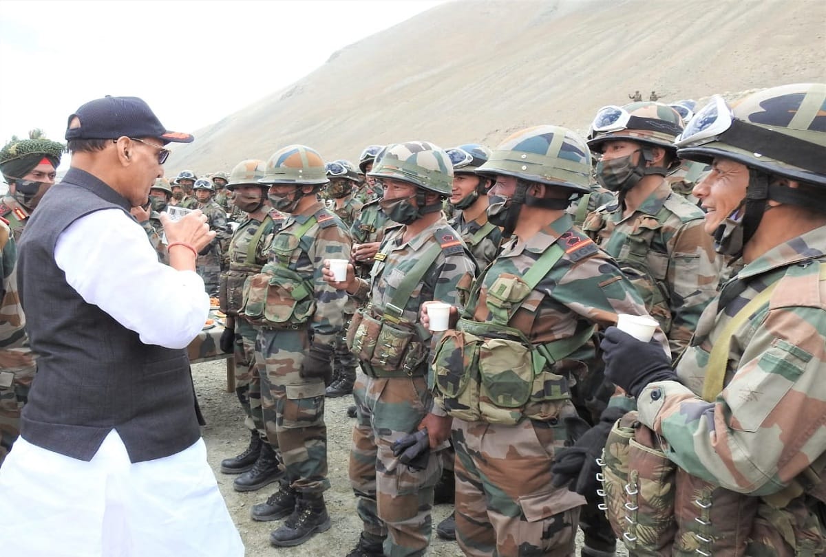 defence minister visited to leh and see the joint practice of army