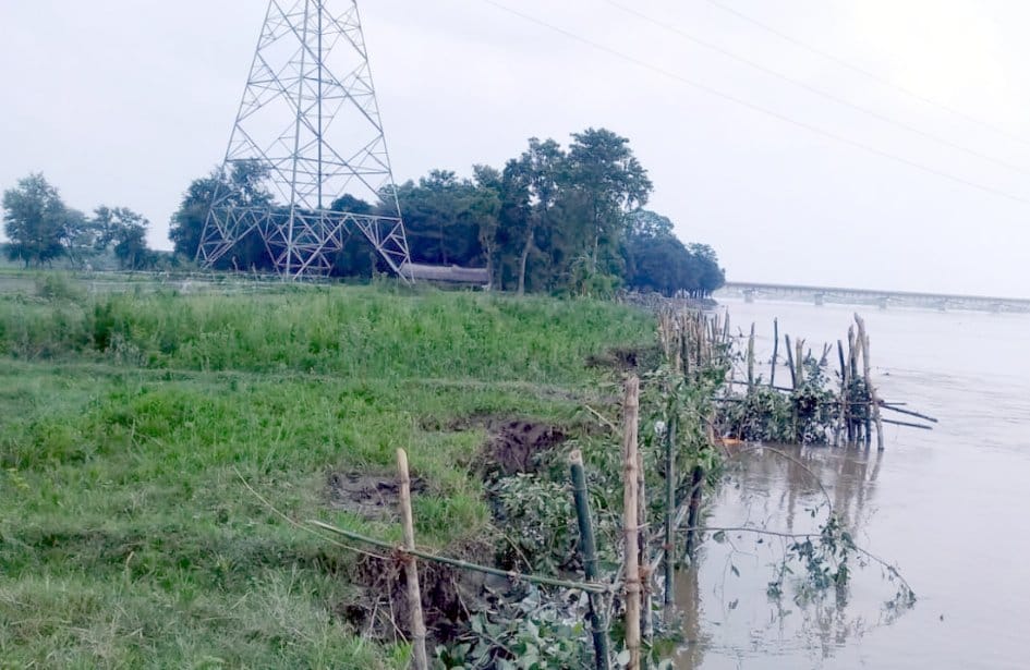 132 KVA tower comes in the wake of river Ghaghra, Department engaged in rescue