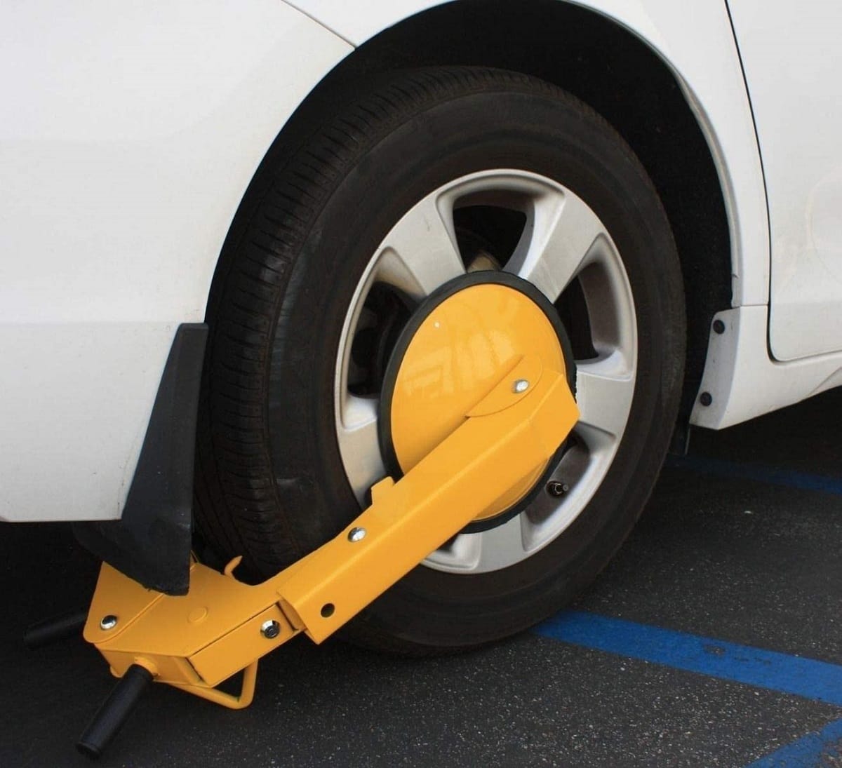 If you want to keep your car safe from thieves, then definitely do these five things, you will not get worried