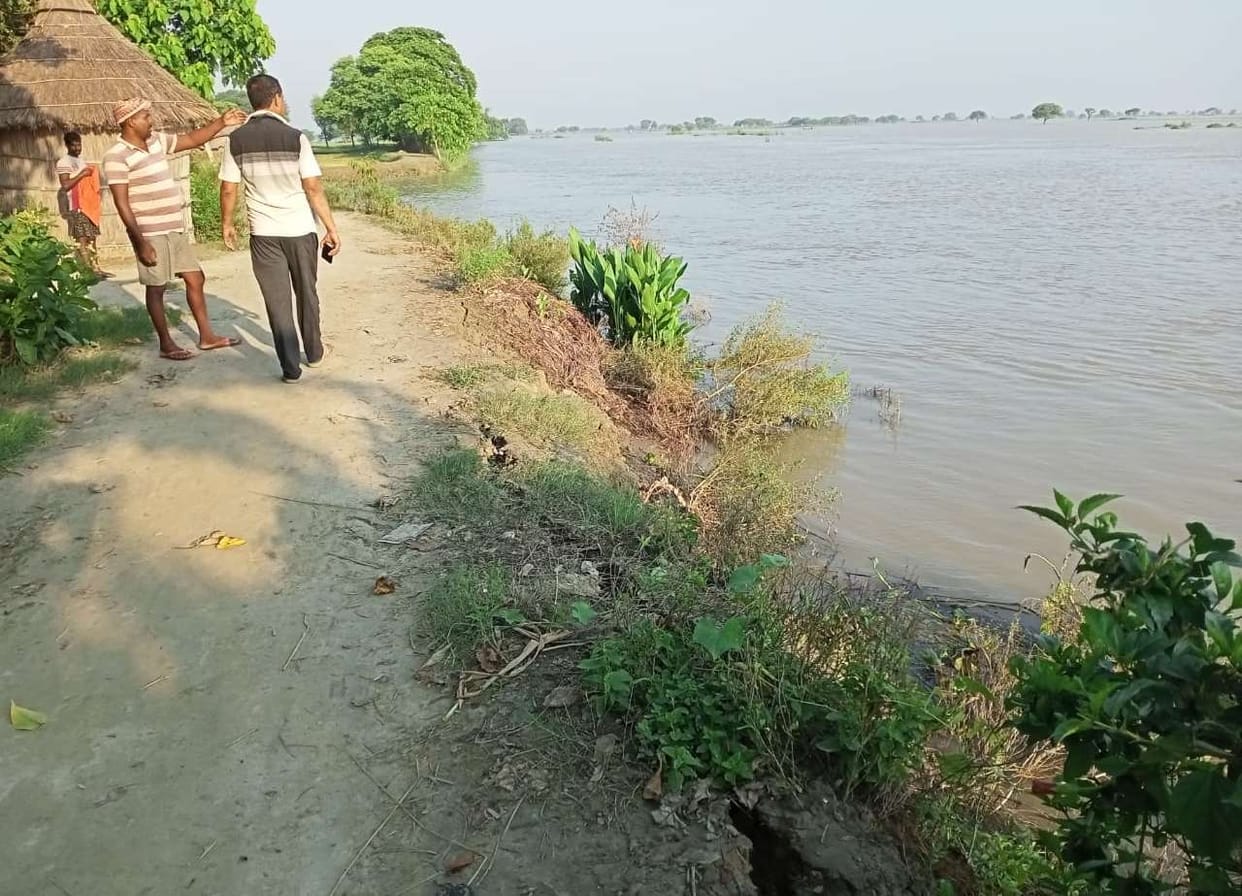 Saryu is flowing four cm below the red mark