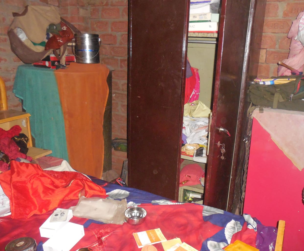Lakhs of jewels, including cash, stolen from a house in Fatehpur