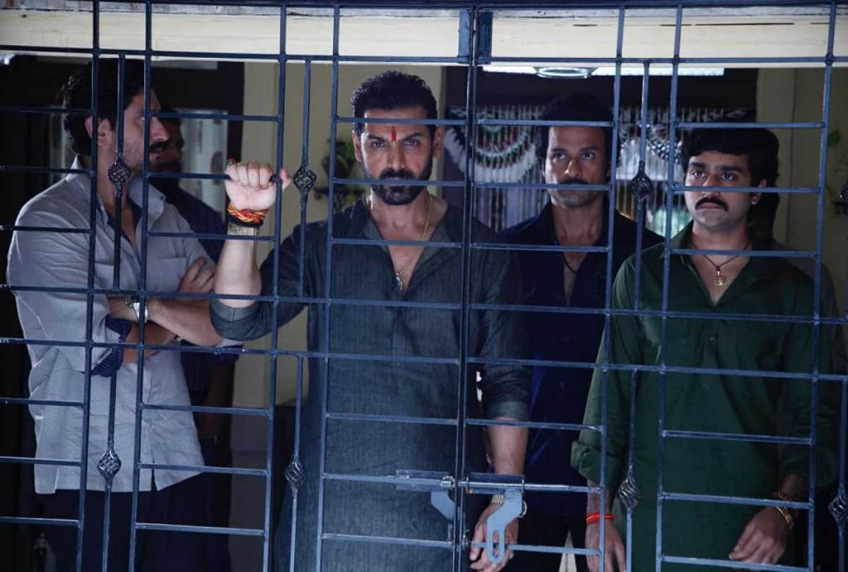 Mumbai Saga Review by Pankaj Shukla John Abraham Emraan Hashmi Sanjay Gupta Suniel Shetty Pratiek