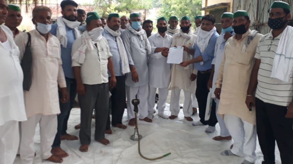 BKU workers staged a demonstration at the power house