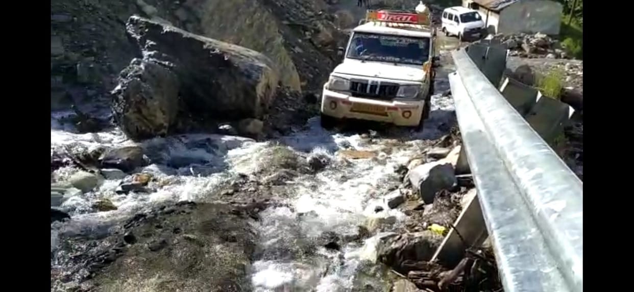 12 roads closed in pithoragarh