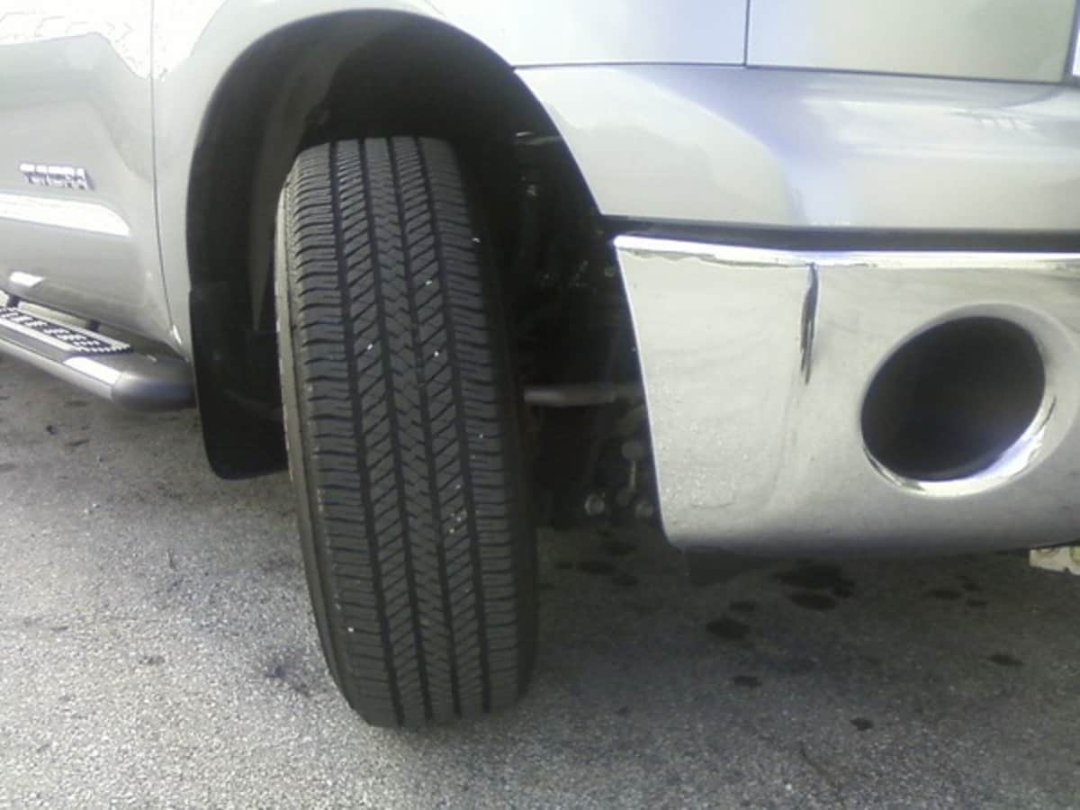 Car Tips in Hindi: how to protect your car tyres and alloy wheels from thieves when park outside